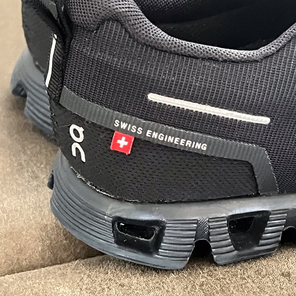 On Cloud Swiss Engineered Black running Sneakers Women’s size 6 - Picture 7 of 14